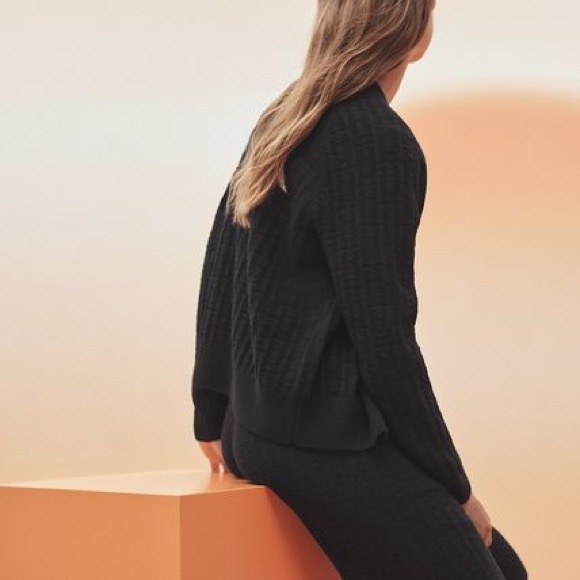 Hermes casual style wool long sleeve cardigan in Noir size 34 ‘23 SS collection - Picture 2 of 6